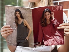 Dona aguantant una revista